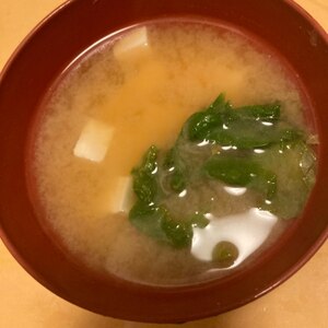 ほうれん草と豆腐のお味噌汁